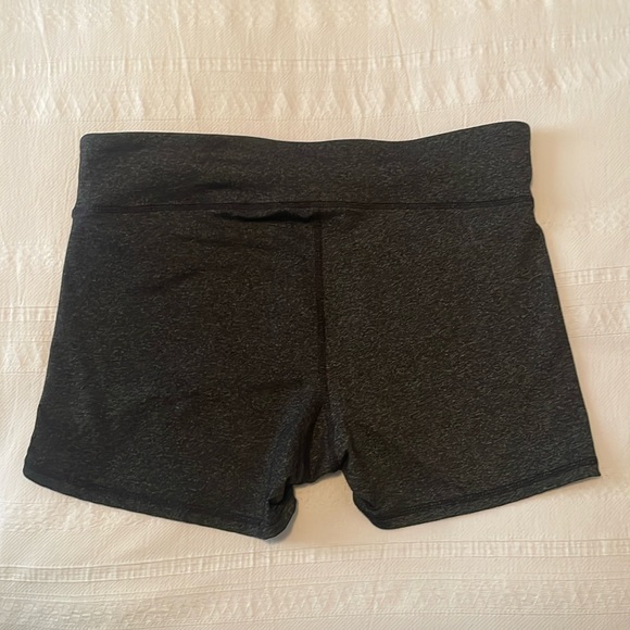 🩶FILA Athletic Shorts Women’s size Large - Picture 2 of 8